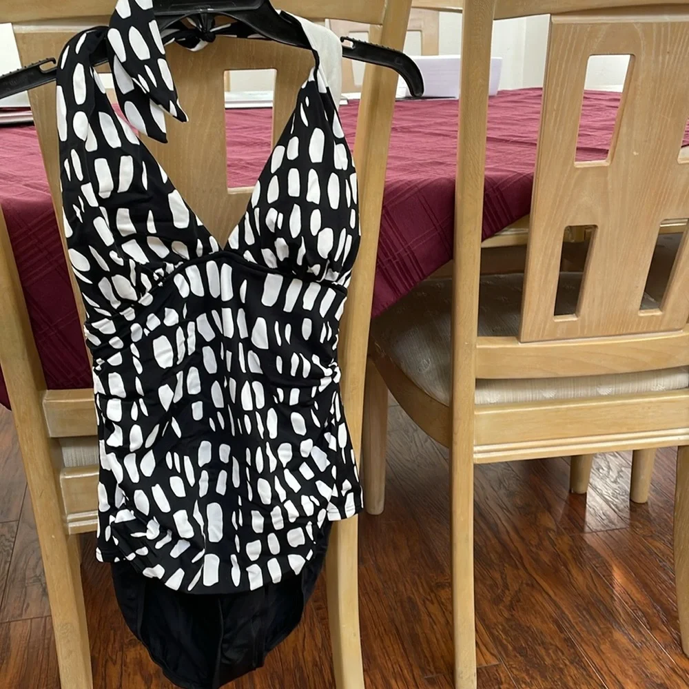 Bathing suit - Picture 2 of 2